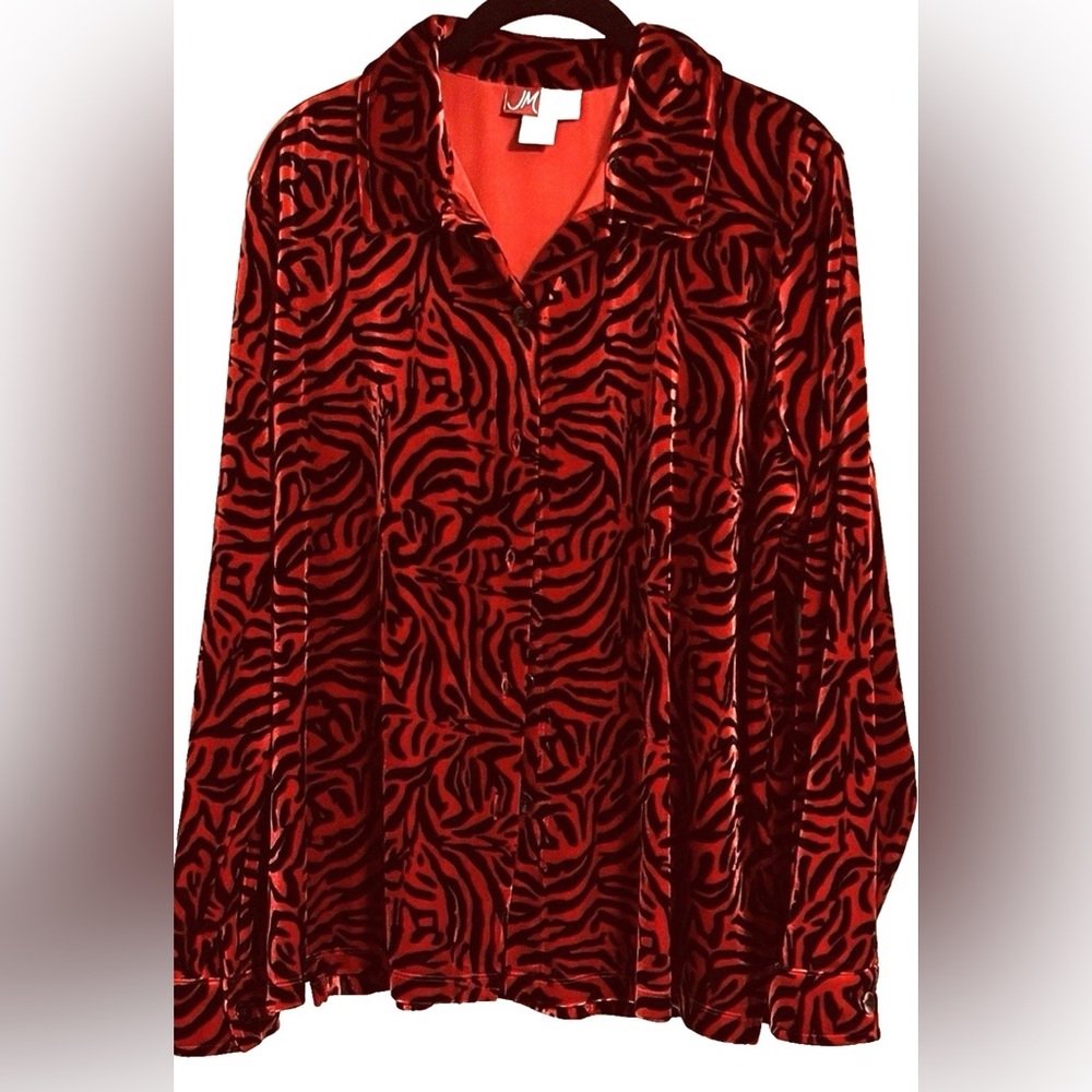 JM Collection Size L Red & Black Animal Print Button-Down Faux Velvet Side Slits - Picture 2 of 13